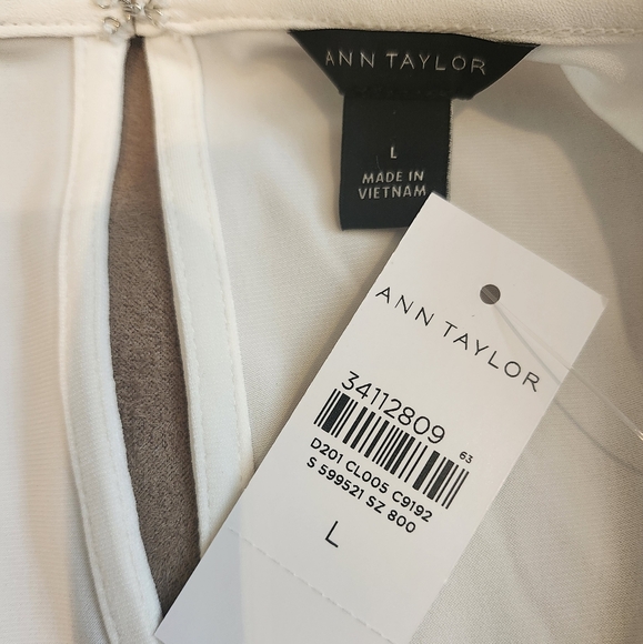 Ann Taylor, Large, Winter White pleated long-sleeved shirt - Picture 4 of 6